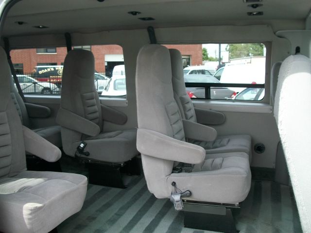 2006 Ford Econoline 2.5 S Model