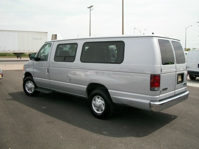 2006 Ford Econoline 2.5 S Model