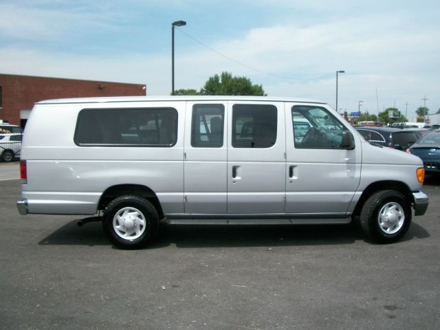 2006 Ford Econoline 2.5 S Model