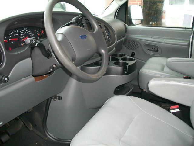 2006 Ford Econoline 2.5 S Model