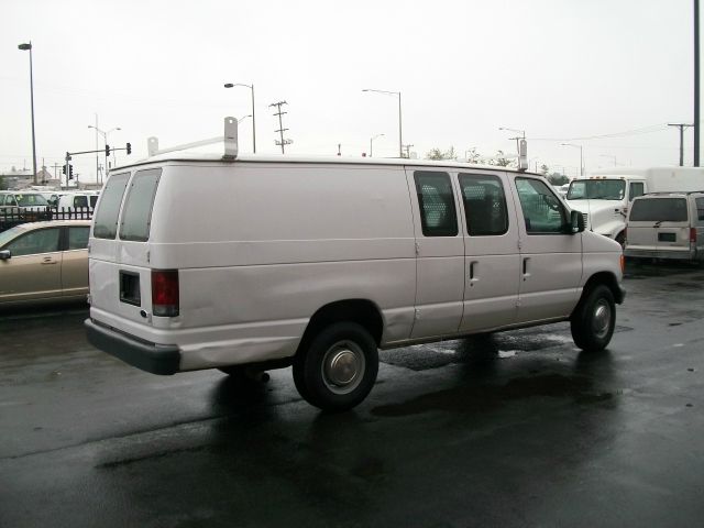 2006 Ford Econoline 2.5 S Model