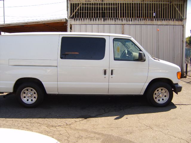 2006 Ford Econoline SE W/quad Seating