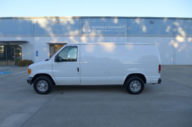 2006 Ford Econoline SE Truck