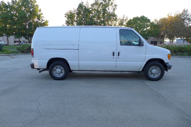 2006 Ford Econoline SE Truck