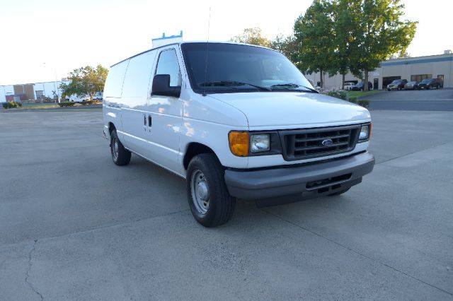 2006 Ford Econoline SE Truck