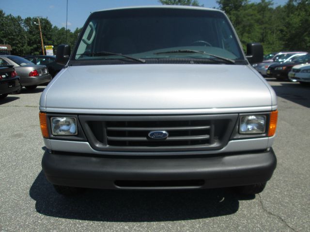 2006 Ford Econoline SE Truck