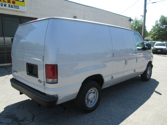 2006 Ford Econoline SE Truck