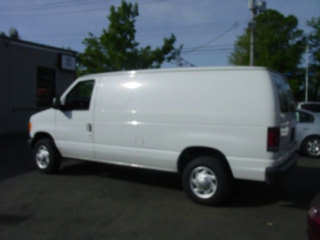 2007 Ford Econoline SE Truck