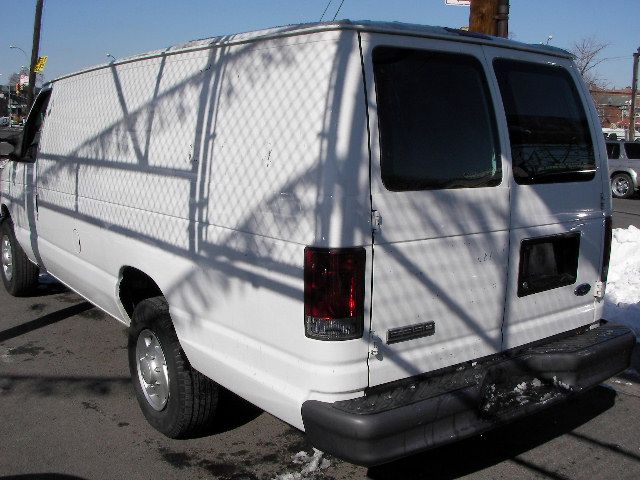 2007 Ford Econoline 2.5 S Model