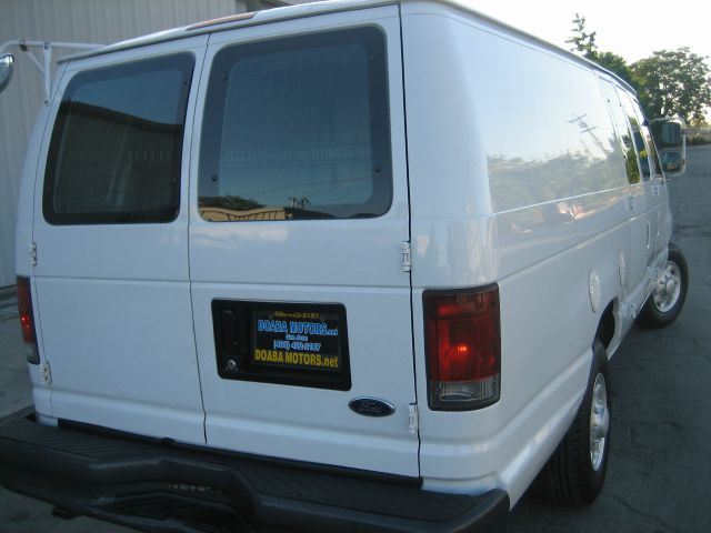 2007 Ford Econoline 2.5 S Model