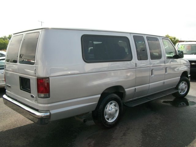 2008 Ford Econoline 2.5 S Model