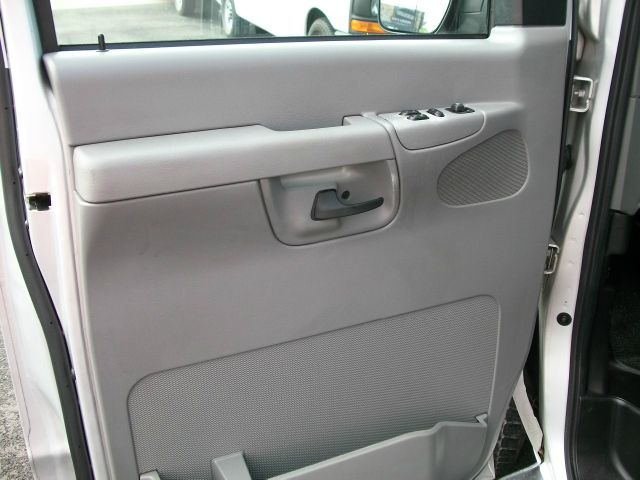 2008 Ford Econoline 2.5 S Model