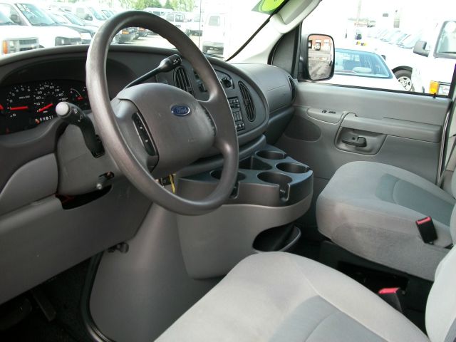 2008 Ford Econoline 2.5 S Model