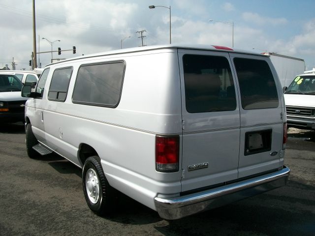 2008 Ford Econoline 2.5 S Model