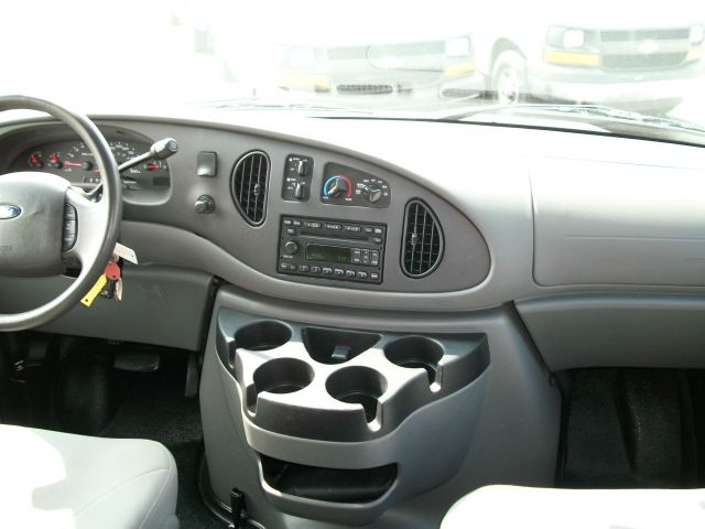 2008 Ford Econoline 2.5 S Model