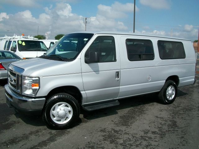 2008 Ford Econoline 2.5 S Model