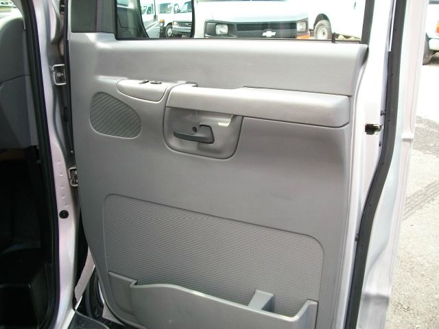 2008 Ford Econoline 2.5 S Model