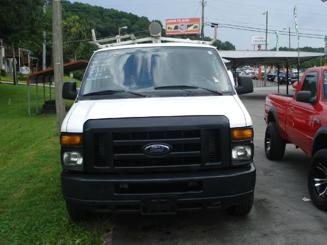 2009 Ford Econoline 4dr Sedan Luxury 3.5L AWD