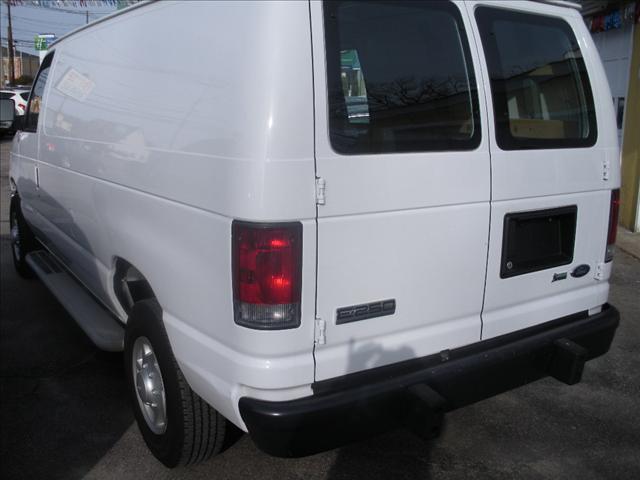 2009 Ford Econoline Base