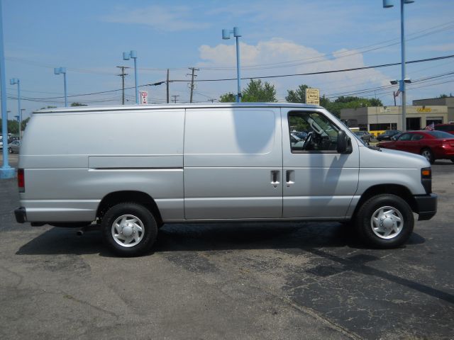 2009 Ford Econoline 2.5 S Model