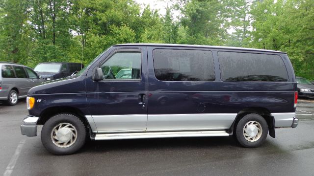 1999 Ford Econoline Wagon 1500 SLT 4X4