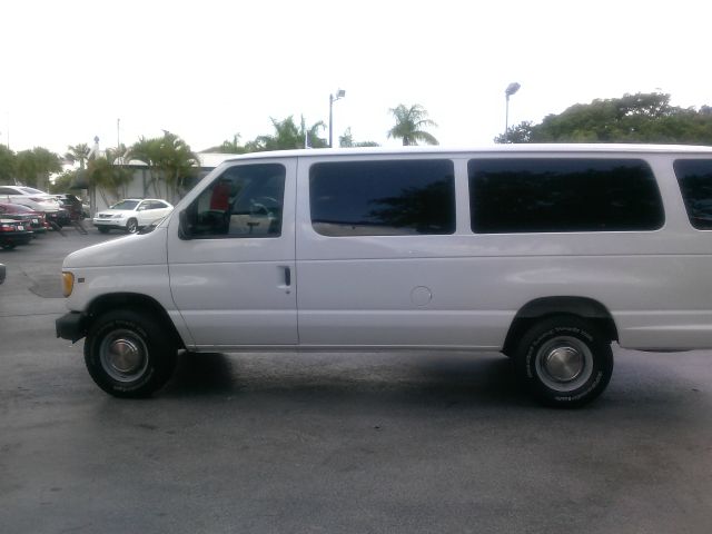 2000 Ford Econoline Wagon 2dr Cpe V6 Manual GT