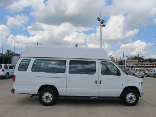 2000 Ford Econoline Wagon 2dr Cpe V6 Manual GT