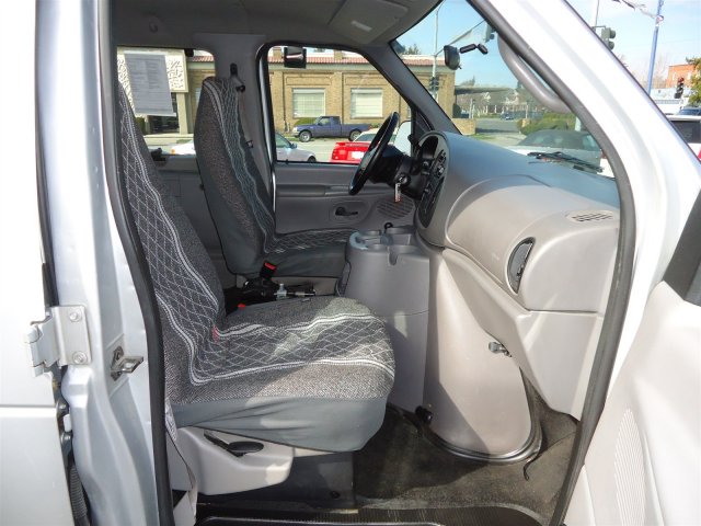 2001 Ford Econoline Wagon Base