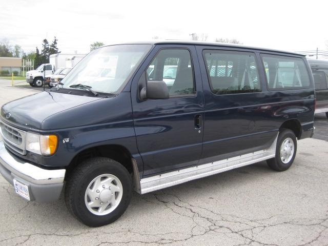 2001 Ford Econoline Wagon 330I RWD