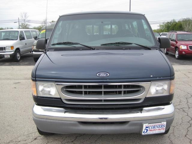 2001 Ford Econoline Wagon 330I RWD