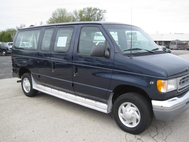 2001 Ford Econoline Wagon 330I RWD