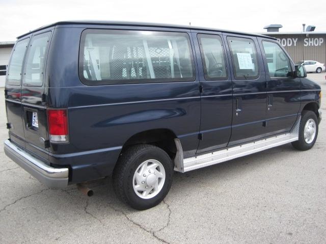 2001 Ford Econoline Wagon 330I RWD