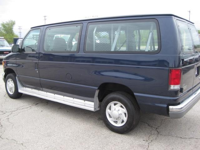 2001 Ford Econoline Wagon 330I RWD