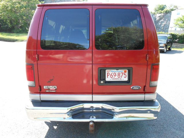 2002 Ford Econoline Wagon 545I 6-spd MANU