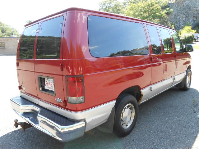 2002 Ford Econoline Wagon 545I 6-spd MANU