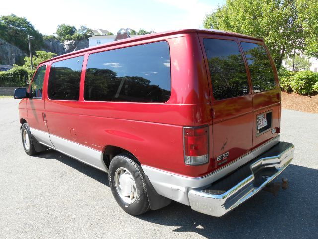 2002 Ford Econoline Wagon 545I 6-spd MANU