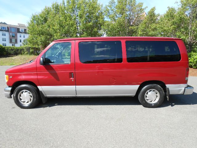 2002 Ford Econoline Wagon 545I 6-spd MANU