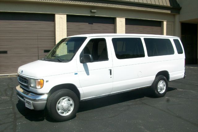 2002 Ford Econoline Wagon 4dr 4WD SLE Commercial