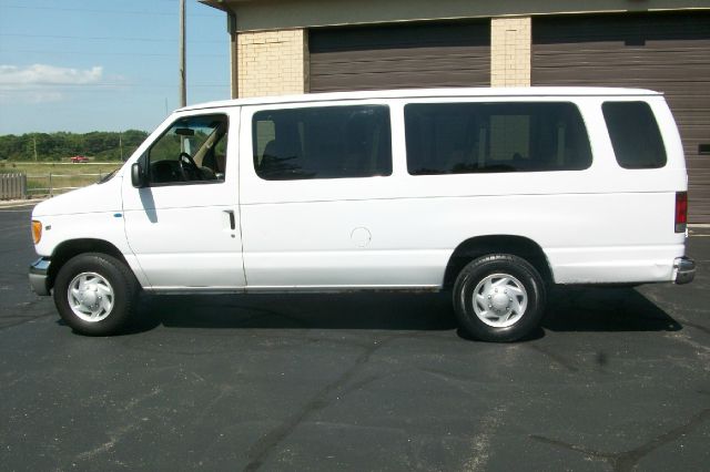 2002 Ford Econoline Wagon 4dr 4WD SLE Commercial