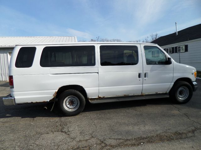 2002 Ford Econoline Wagon 4dr 4WD SLE Commercial