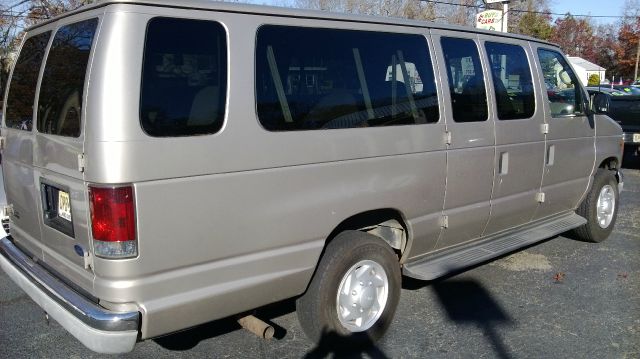 2002 Ford Econoline Wagon 4dr 4WD SLE Commercial