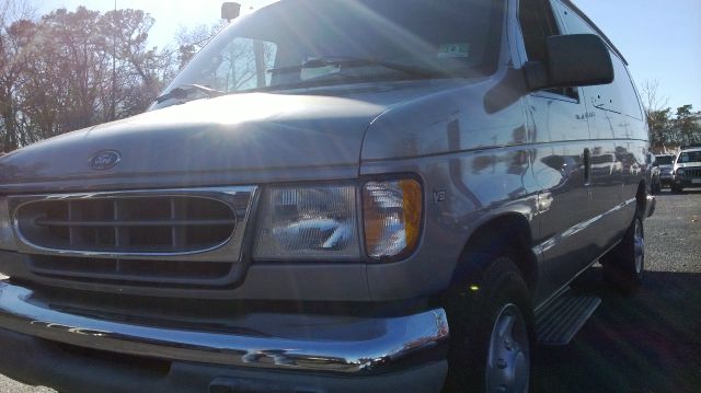 2002 Ford Econoline Wagon 4dr 4WD SLE Commercial