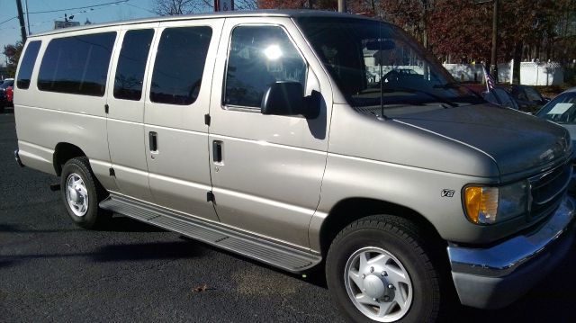 2002 Ford Econoline Wagon 4dr 4WD SLE Commercial