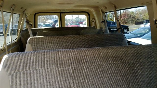 2002 Ford Econoline Wagon 4dr 4WD SLE Commercial