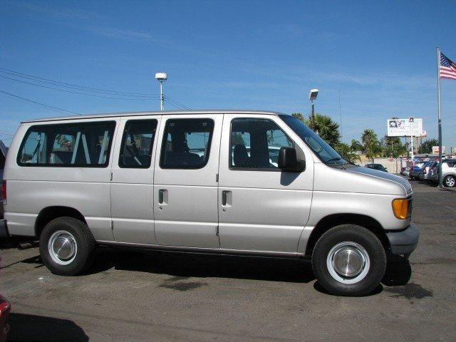 2003 Ford Econoline Wagon ESi