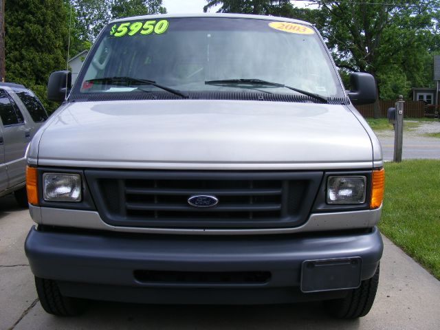 2003 Ford Econoline Wagon 2dr Cpe V6 Manual GT