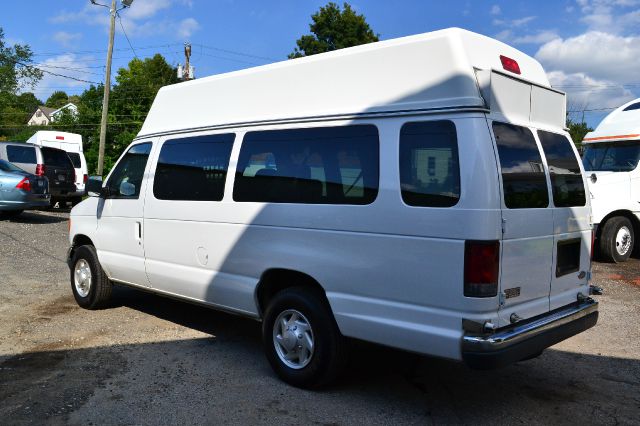 2003 Ford Econoline Wagon 2dr Cpe V6 Manual GT