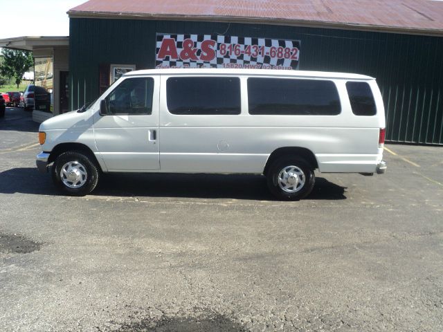 2004 Ford Econoline Wagon 2dr Cpe V6 Manual GT