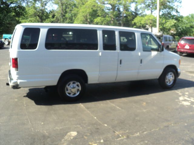 2004 Ford Econoline Wagon 2dr Cpe V6 Manual GT