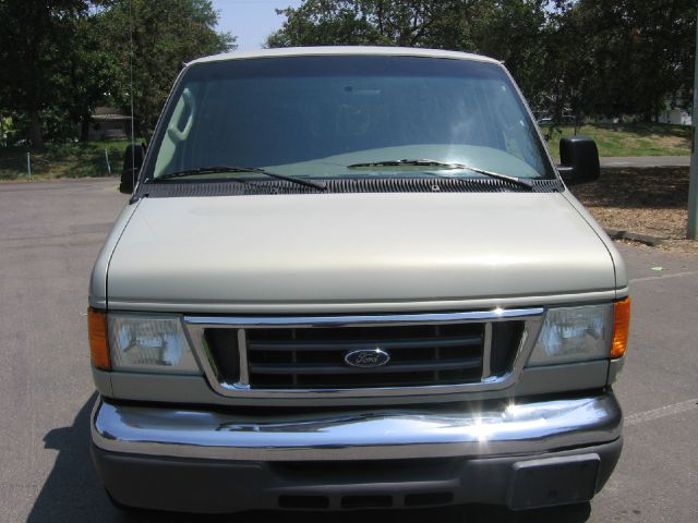 2004 Ford Econoline Wagon Premier Nav AWD